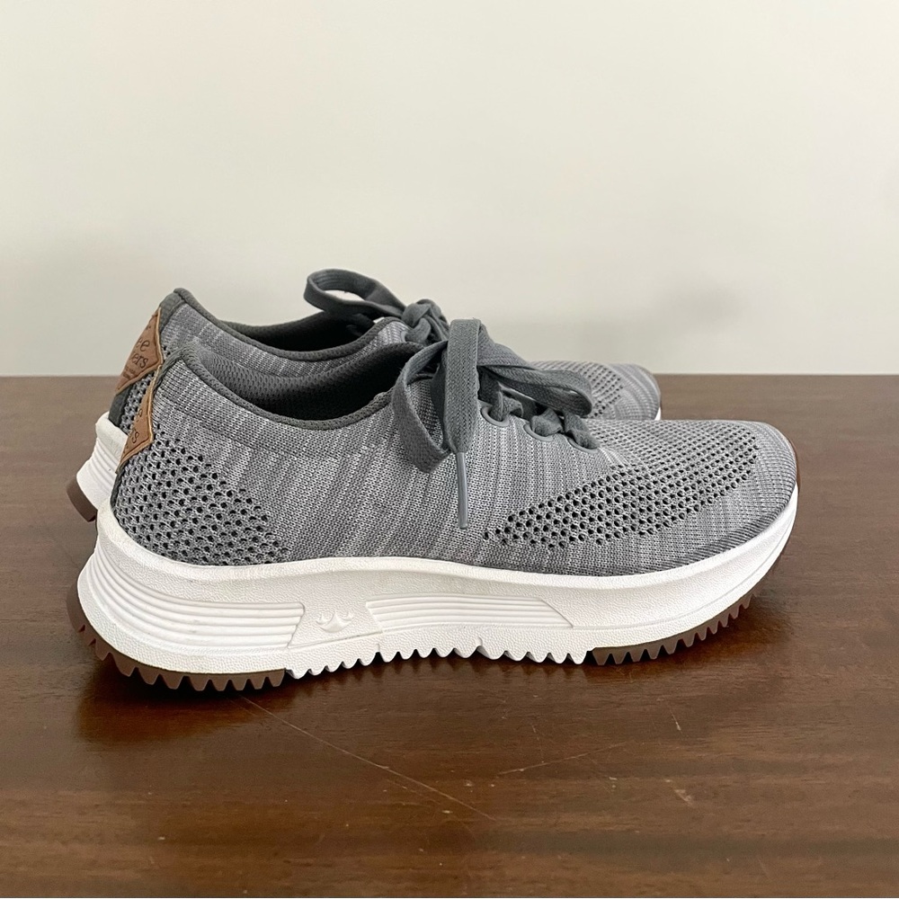 Gray Free Waters Sky Trainer Knit Sneakers Women’s Size 5